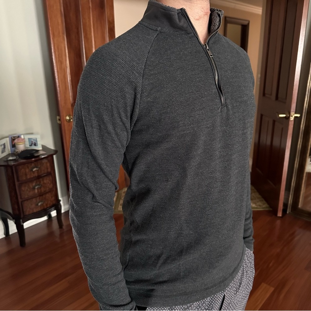 Levi’s Men’s Quarter Zip Waffle-Like Grey  Top M